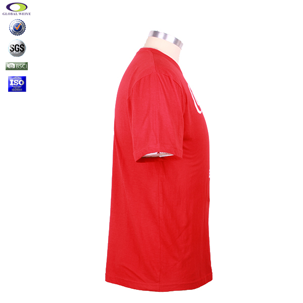 男士红色圆领印花T恤衫广告宣传